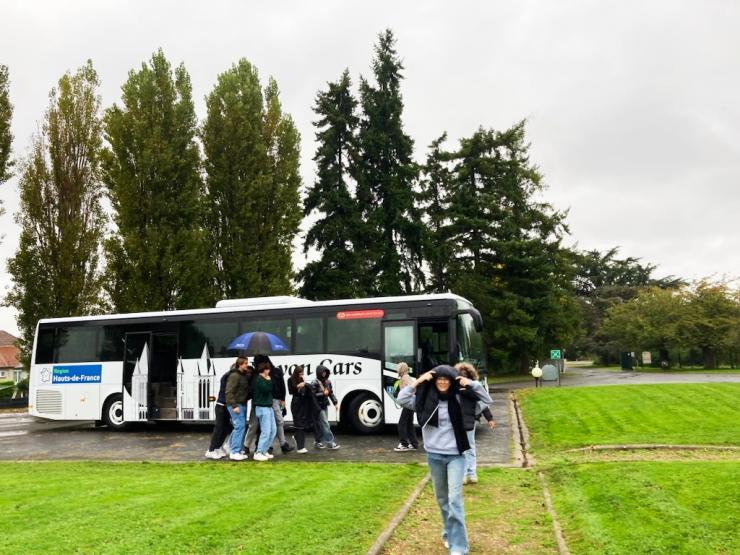 sortie du bus pluie